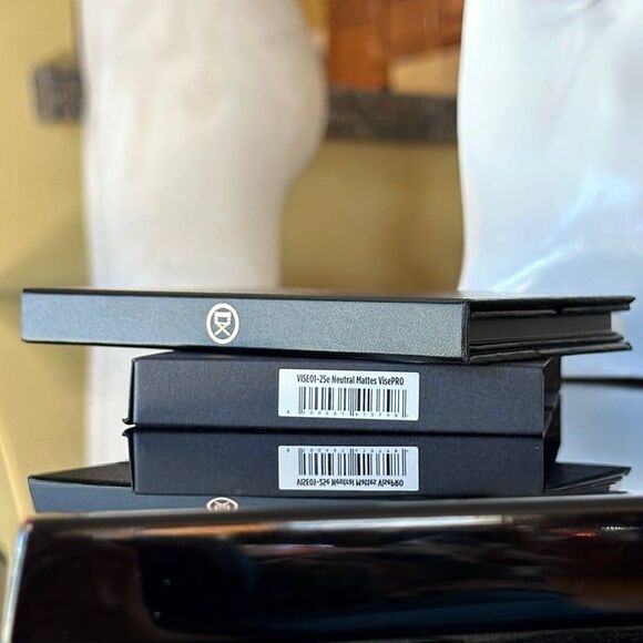 Viseart LIMITED EDITION VisePRO Neutral Mattes 25e Anniversary Eyeshadow Palette - Picture 11 of 12